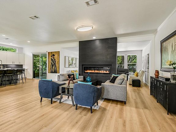 5th image of 105 Stetson Cir