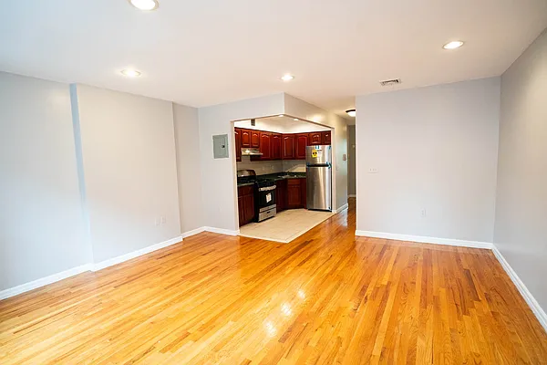 Rented by R New York | media 2