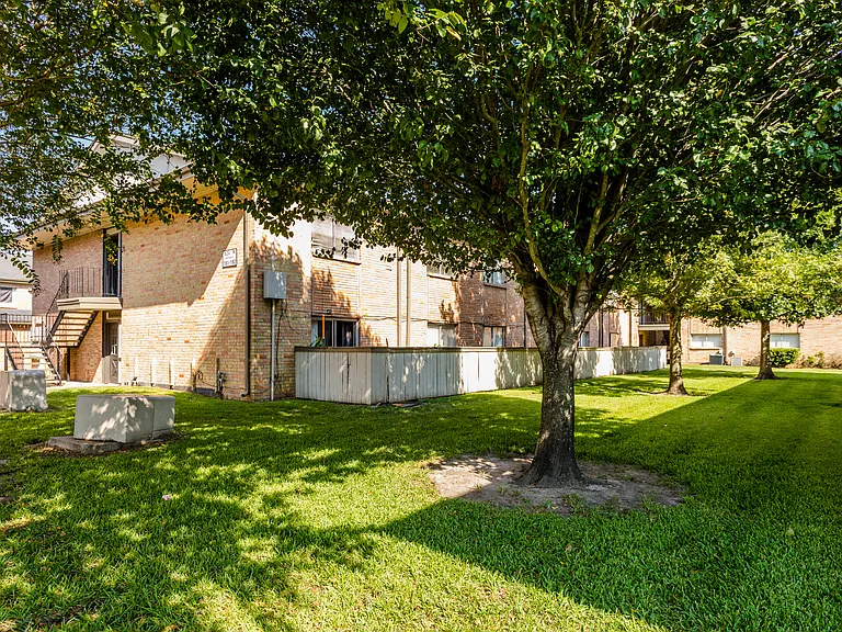Red Pines Apartments — Photo 25