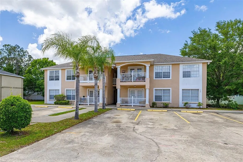 3 bed, 2.0 bath, 1122 sqft, $1,600 — Photo 3