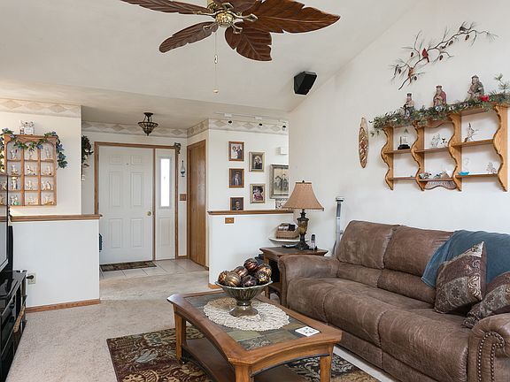 Living Rm w/ Vaulted Ceiling