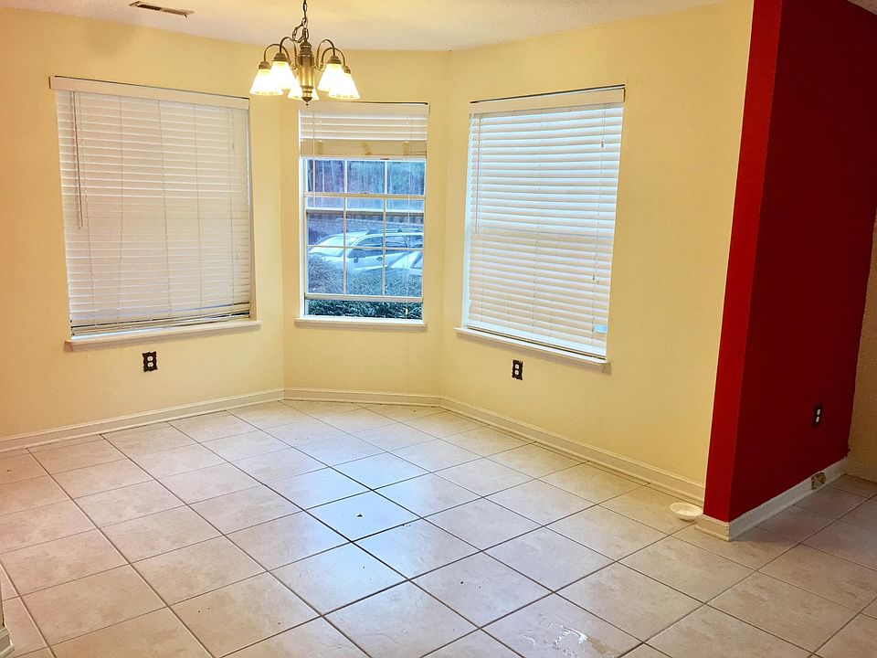 The wall with red paint has been changed to neutral color