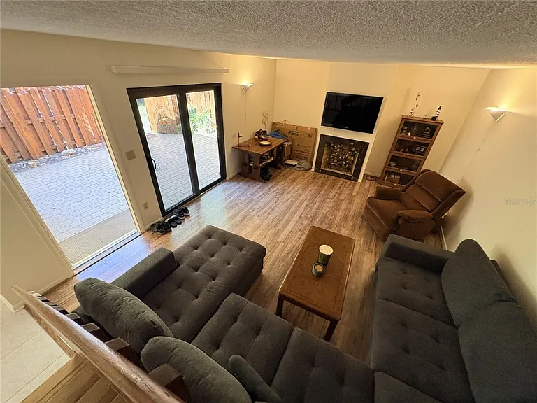3810 Saxon Dr — Photo 6