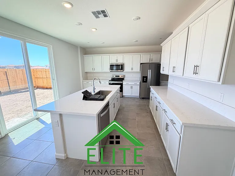 2508 Golden Bear St — Photo 19