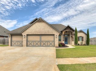4612 Hambletonian Ln, Mustang, OK 73064
