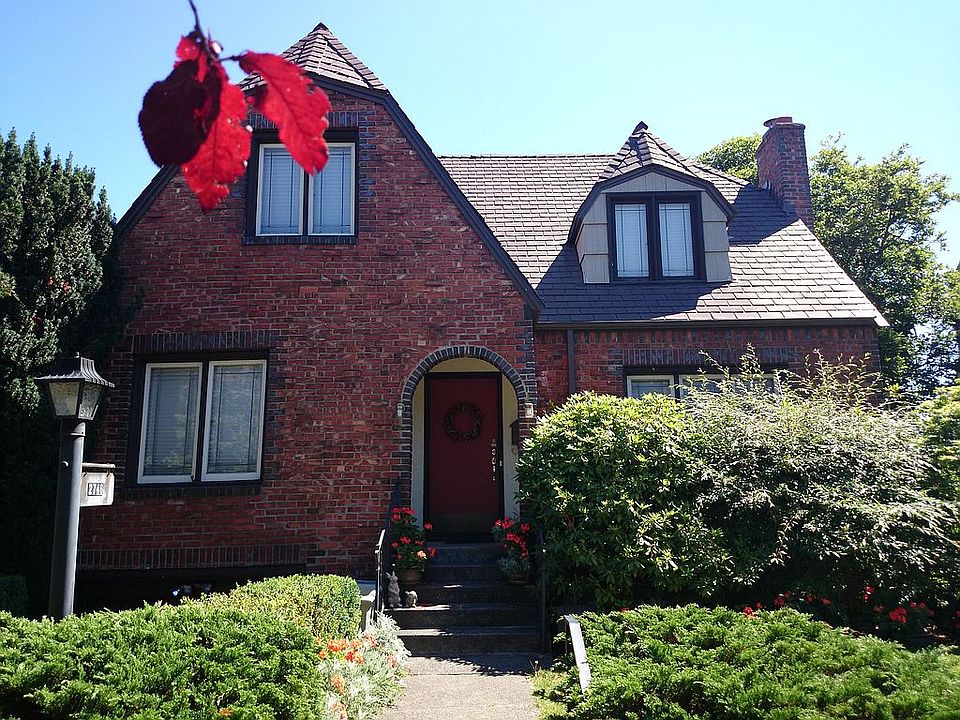 2nd image of 2746 37th Ave SW