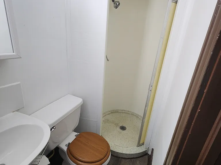 307 W Chestnut St #C — Photo 13