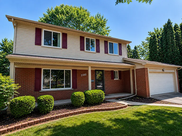 2382 Newbedford Dr — Photo 1