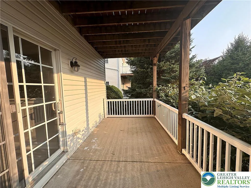 2 bed, 1.0 bath, 1068 sqft, $2,100 — Photo 3