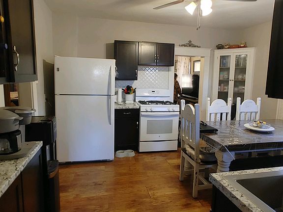3rd image of 1010 Avenue E