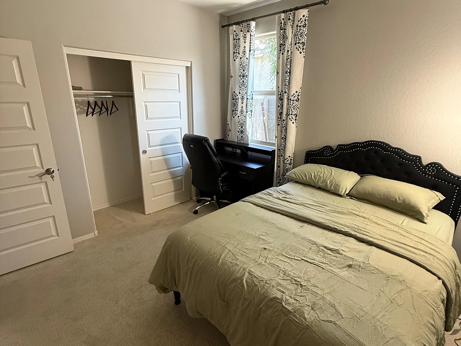 4 bed, 2.5 bath, 2642 sqft, $1,230 — Photo 2
