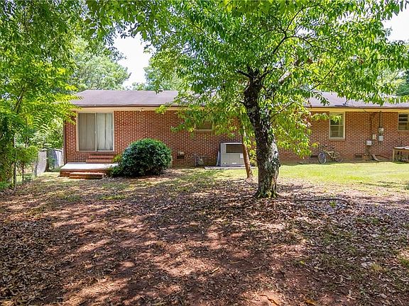 5th image of 329 Sherman Dr
