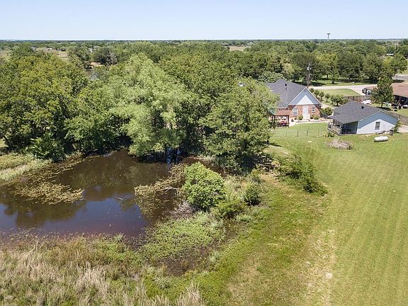 4th image of 1050 River Oak Dr