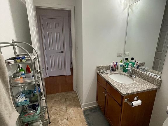 5th image of 3930 N Kedvale Ave #2