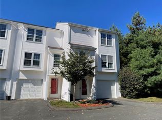 52 Deerwood Ln UNIT 11, Waterbury, CT 06704