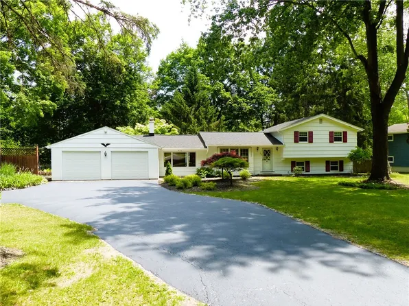 684 Marsh Rd, Pittsford, NY 14534