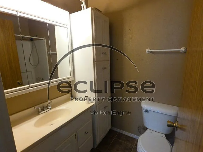 721 Lee Dr — Photo 12
