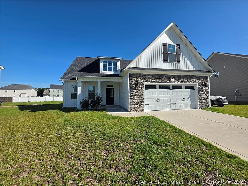 3 bed, 3.5 bath, 2403 sqft, $2,300 — Photo 2