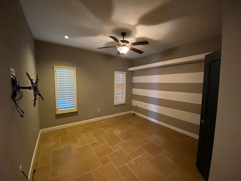 390 Burkett — Photo 23