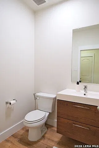 4 bed, 2.5 bath, 2347 sqft, $1,895 — Photo 4