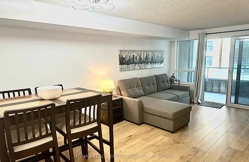 270 Wellington St W Photo 1