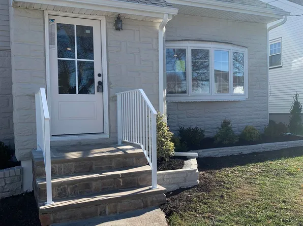 1054 Stonewall Lane image 1 of 2