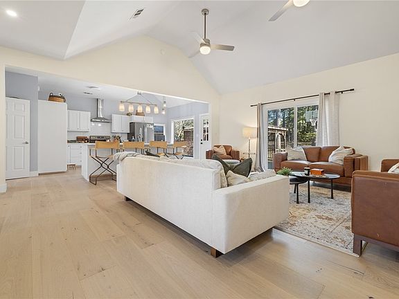 4th image of 140 Pine Forest Way
