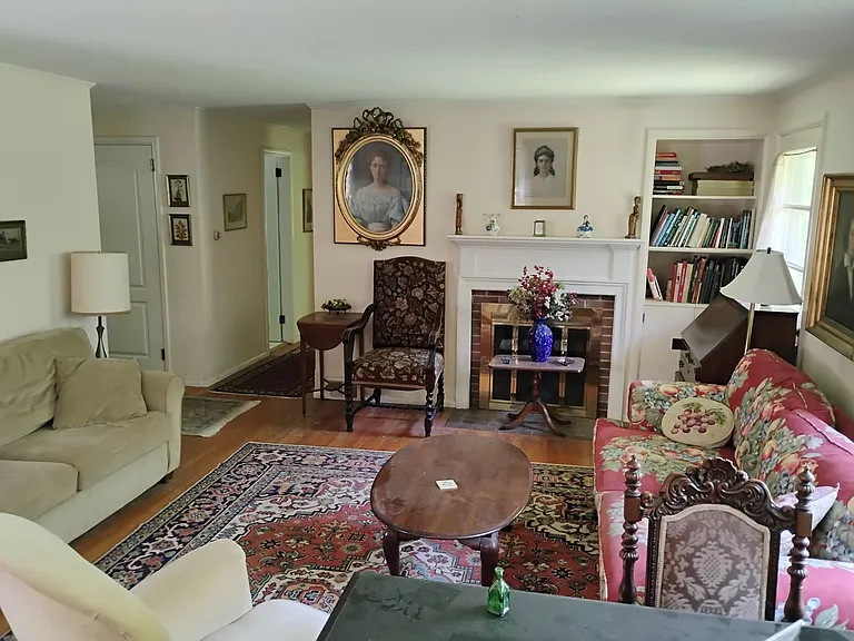 200 Garey Rd — Photo 5