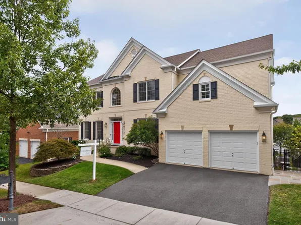210 Long Trail Ln, Rockville, MD 20850