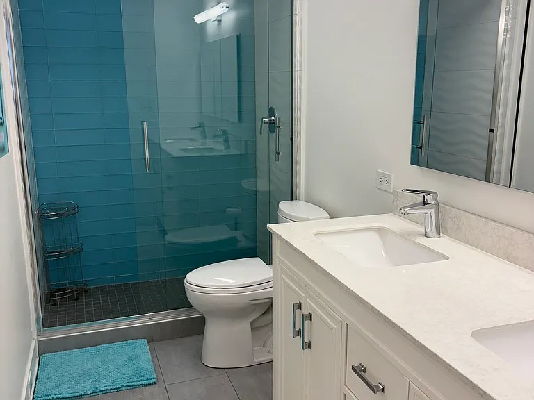 201 E Chestnut St #15A — Photo 12