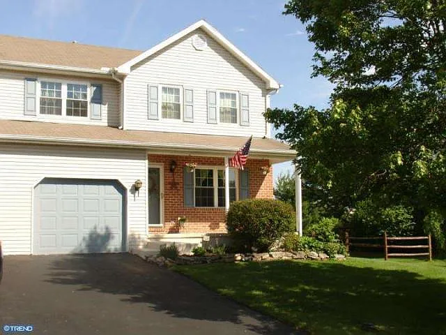 10 Bridle Way photo 1