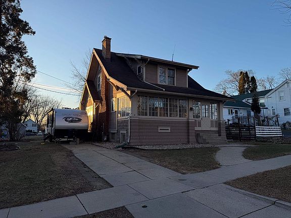 2nd image of 215 Clarence Street