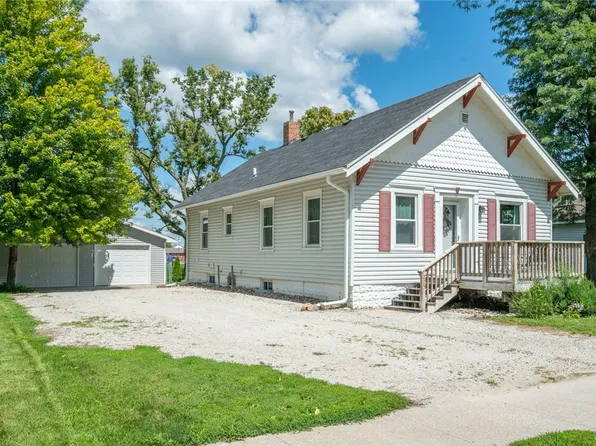 225 NW 4th St, Earlham, IA 50072