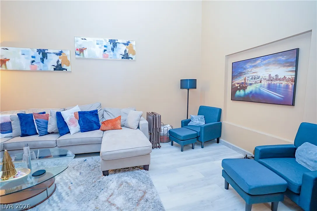 3 bed, 2.0 bath, 1701 sqft, $2,000 — Photo 4