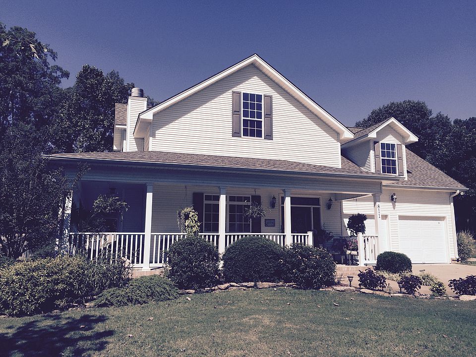 1st image of 811 Magnolia Dr