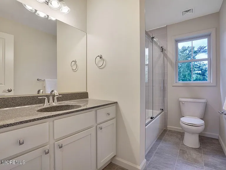 909 Bloomfield Ave — Photo 17