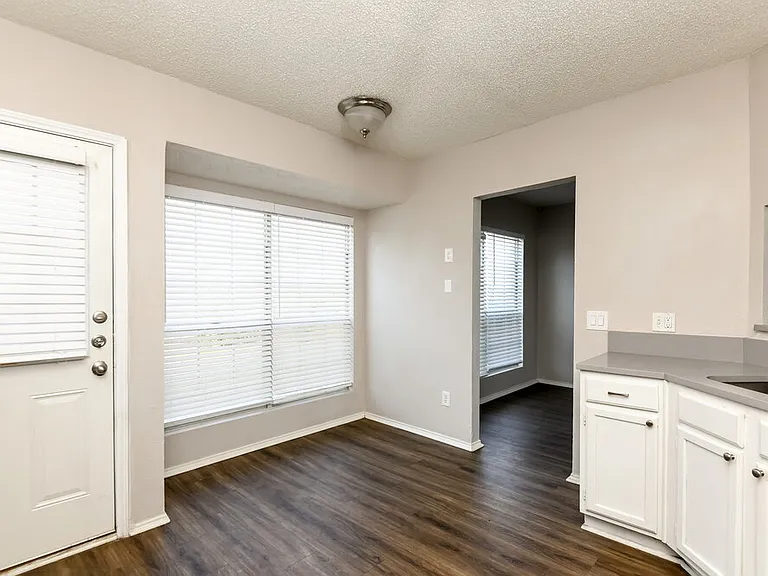 2500 Creekwood Ln — Photo 14