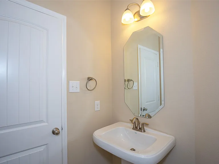311 Lockridge Hill Ln — Photo 29