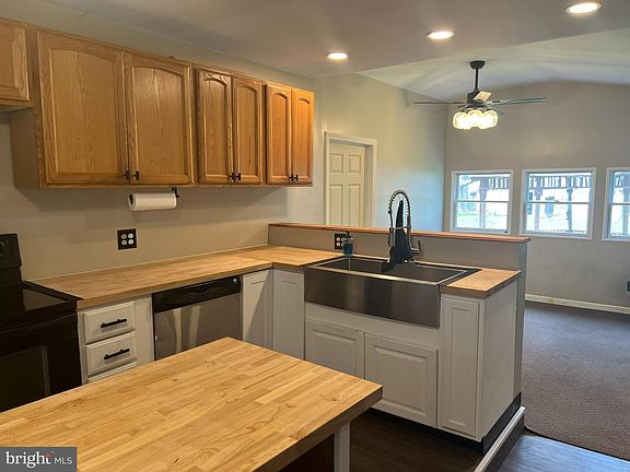 3rd image of 47920 Janet Ln