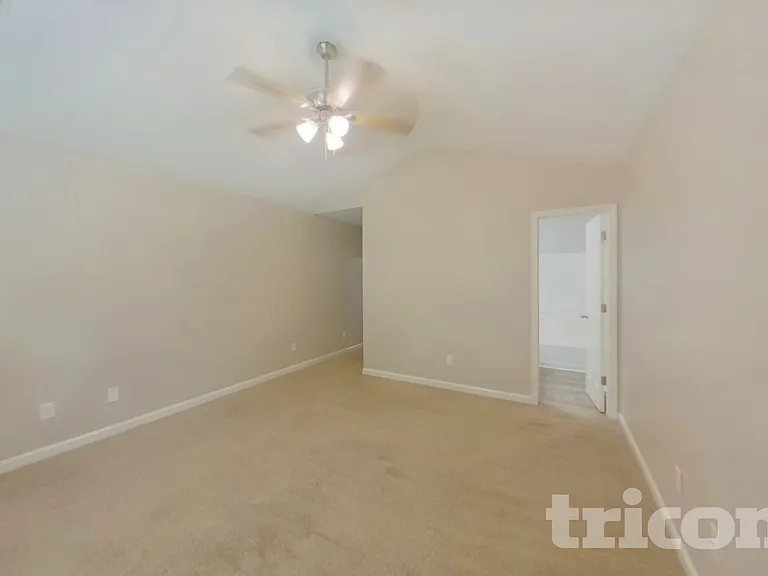 562 Chisolm Way — Photo 8