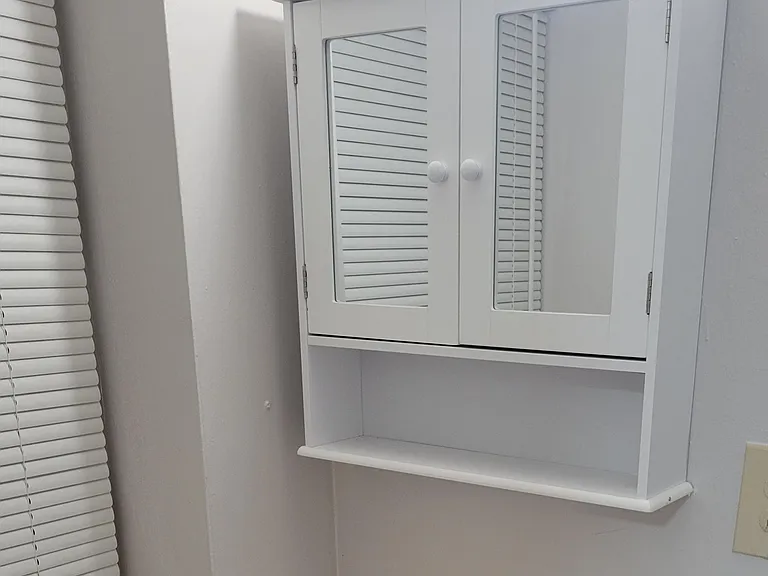 2nd floor:
Bathroom - Wall cabinet