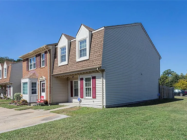 5684 Campus Dr — Photo 2