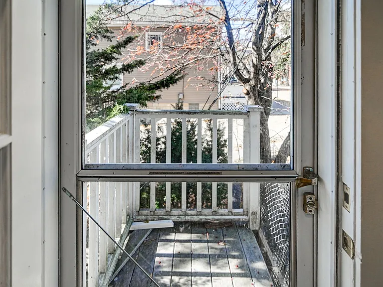 731-733 Jenifer St — Photo 15