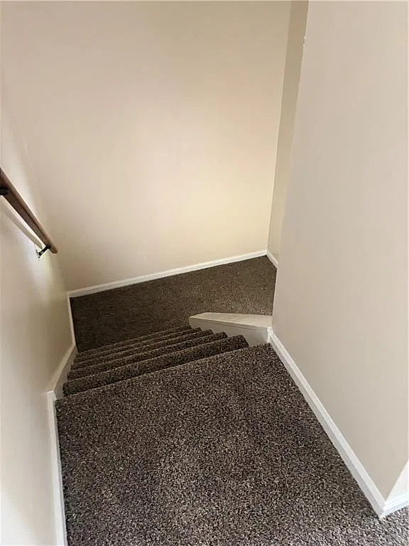 165 Hunters Ln — Photo 2