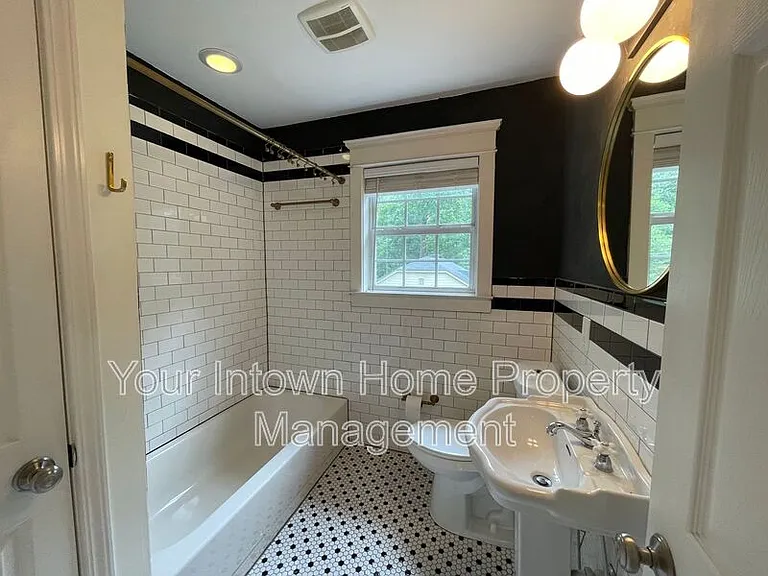 445 Gift Ave SE — Photo 17