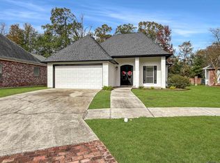 8473 Le Marie Ct, Denham Springs, LA 70706