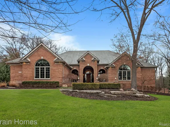 1200 Deer Path Trl, Oxford, MI 48371