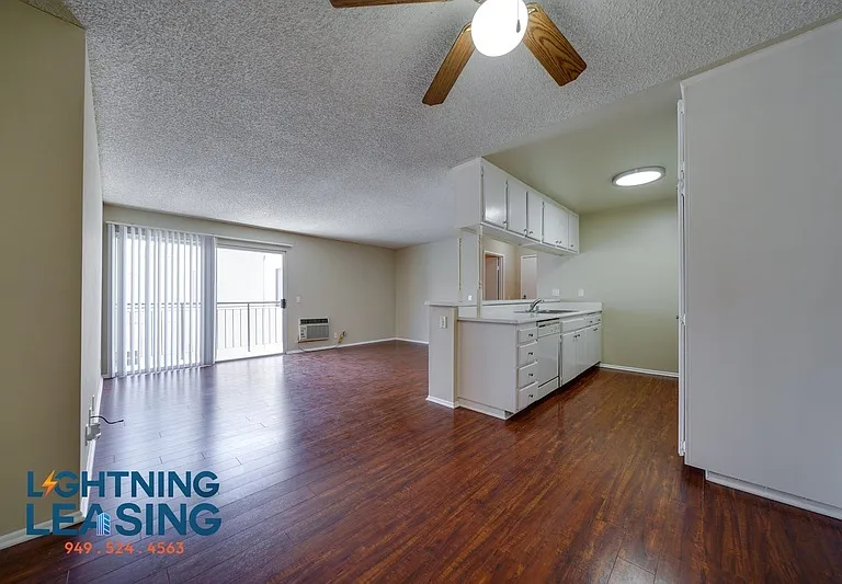 10250 Commerce Ave #216 — Photo 1