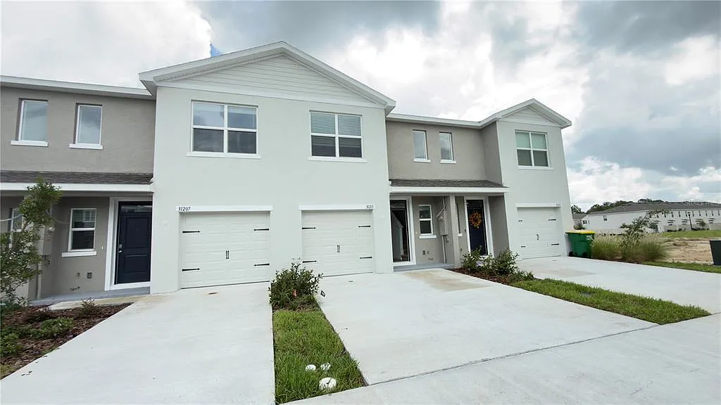 3 bed, 2.5 bath, 1463 sqft, $2,000 — Photo 3