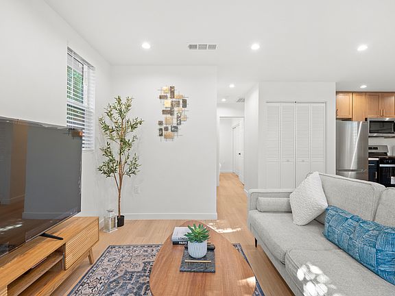 2nd image of 14347 Emelita St